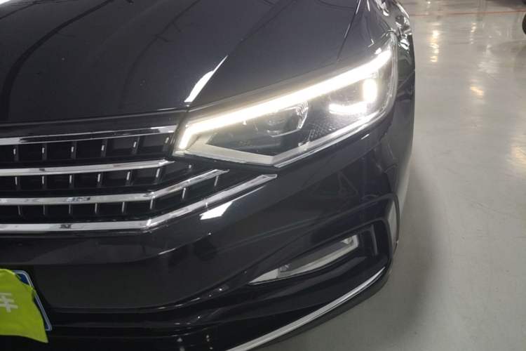 Used Volkswagen Magotan 2023 2 Million Units Commemorative Edition 330TSI DSG Luxury Version Left Front Headlight