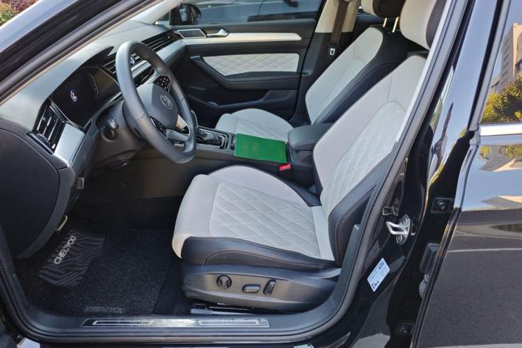 Used Volkswagen Magotan 2023 2 Million Units Commemorative Edition 330TSI DSG Luxury Version Left Front Seat