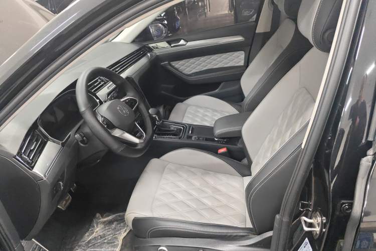 Used Volkswagen Magotan 2023 2 Million Units Limited Edition 280TSI DSG Leading Version Left Front Seat