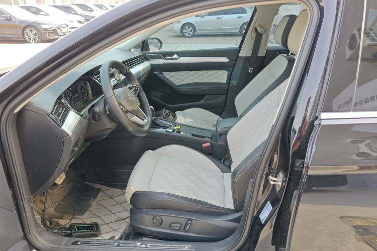 Used Volkswagen Magotan 2023 2 Million Units Commemorative Edition 330TSI DSG Luxury Version Left Front Seat