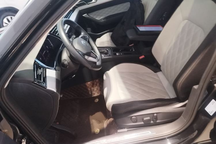 Used Volkswagen Magotan 2023 2 Million Units Commemorative Edition 330TSI DSG Luxury Version Left Front Seat