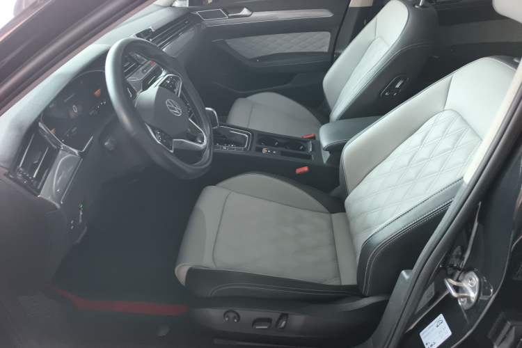 Used Volkswagen Magotan 2023 2 Million Units Limited Edition 330TSI DSG Leading Version Left Front Seat