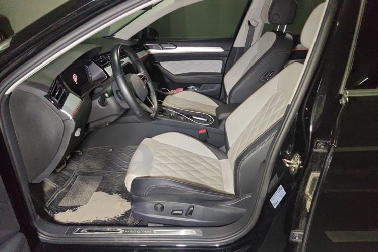 Used Volkswagen Magotan 2023 2 Million Units Commemorative Edition 330TSI DSG Luxury Version Left Front Seat