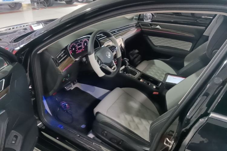 Used Volkswagen Magotan 2023 2 Million Units Limited Edition 330TSI DSG Leading Version Left Front Seat
