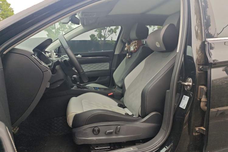 Used Volkswagen Magotan 2023 2 Million Units Limited Edition 330TSI DSG Leading Version Left Front Seat