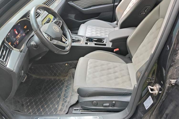Used Volkswagen Magotan 2023 2 Million Units Limited Edition 330TSI DSG Leading Version Left Front Seat