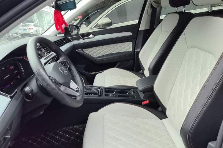 Used Volkswagen Magotan 2023 2 Million Units Limited Edition 330TSI DSG Leading Version Left Front Seat
