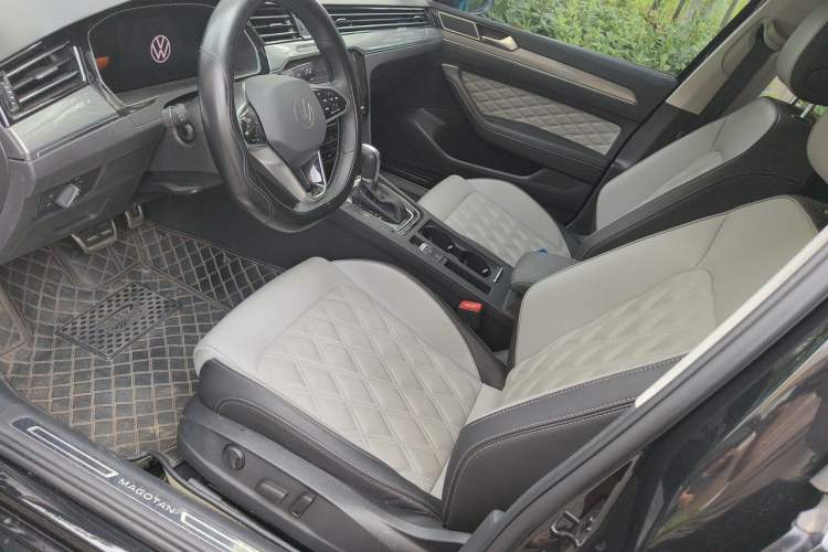 Used Volkswagen Magotan 2023 2 Million Units Limited Edition 330TSI DSG Leading Version Left Front Seat