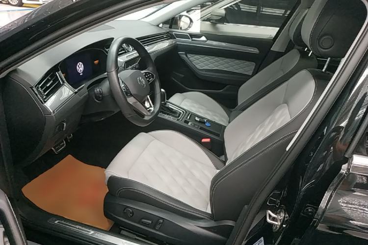 Used Volkswagen Magotan 2023 2 Million Units Limited Edition 330TSI DSG Leading Version Left Front Seat