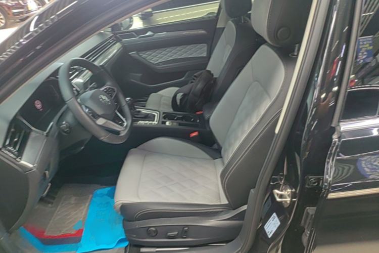Used Volkswagen Magotan 2023 2 Million Units Limited Edition 330TSI DSG Leading Version Left Front Seat