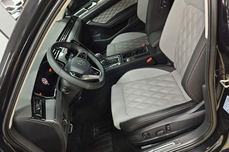 Used Volkswagen Magotan 2023 2 Million Units Limited Edition 330TSI DSG Leading Version Left Front Seat