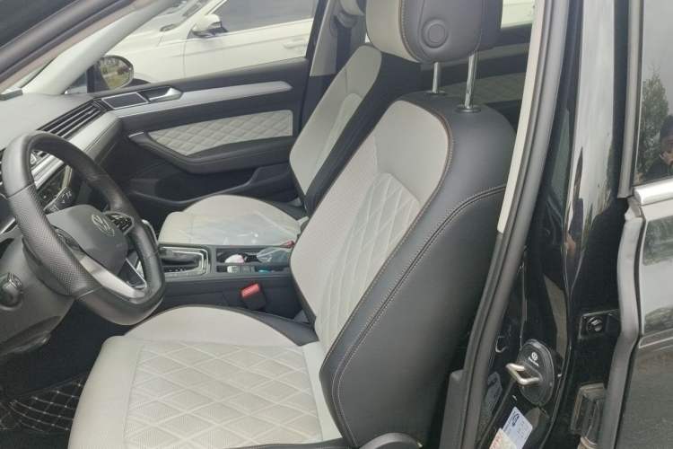 Used Volkswagen Magotan 2023 2 Million Units Commemorative Edition 330TSI DSG Luxury Version Left Front Seat