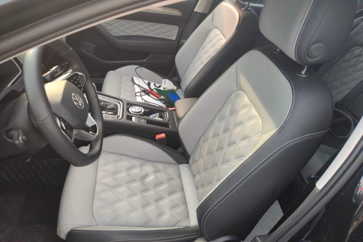 Used Volkswagen Magotan 2023 2 Million Units Limited Edition 330TSI DSG Leading Version Left Front Seat