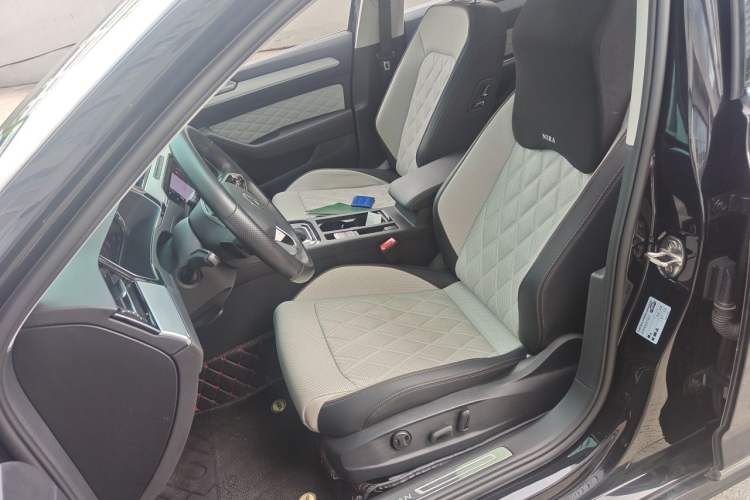 Used Volkswagen Magotan 2023 2 Million Units Commemorative Edition 330TSI DSG Luxury Version Left Front Seat