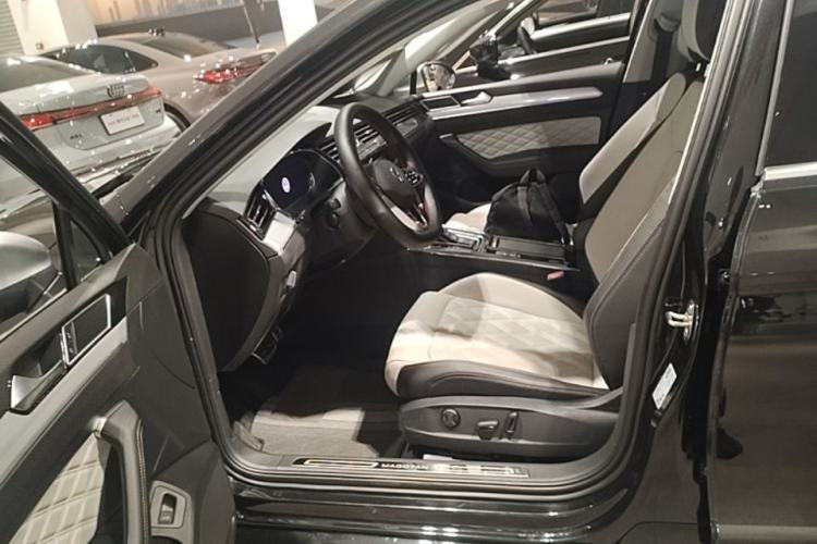Used Volkswagen Magotan 2023 2 Million Units Commemorative Edition 330TSI DSG Luxury Version Left Front Seat