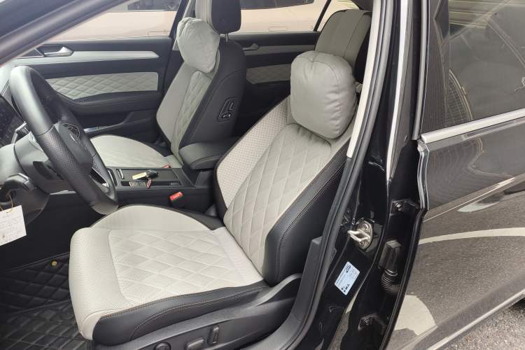 Used Volkswagen Magotan 2023 2 Million Units Commemorative Edition 330TSI DSG Luxury Version Left Front Seat