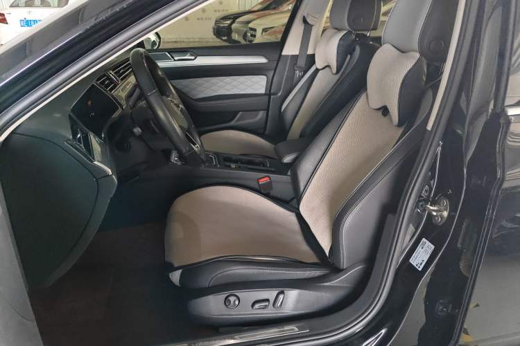 Used Volkswagen Magotan 2023 2 Million Units Limited Edition 330TSI DSG Leading Version Left Front Seat