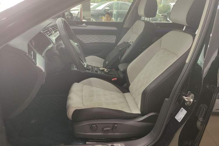Used Volkswagen Magotan 2023 2 Million Units Commemorative Edition 330TSI DSG Luxury Version Left Front Seat