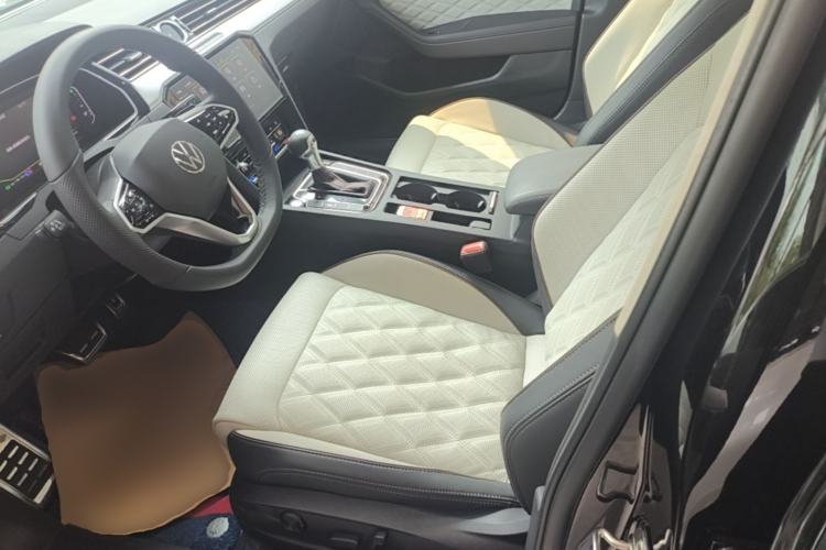 Used Volkswagen Magotan 2023 2 Million Units Commemorative Edition 330TSI DSG Luxury Version Left Front Seat