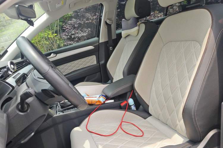 Used Volkswagen Magotan 2023 2 Million Units Commemorative Edition 330TSI DSG Luxury Version Left Front Seat