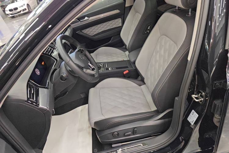 Used Volkswagen Magotan 2023 2 Million Units Limited Edition 330TSI DSG Leading Version Left Front Seat