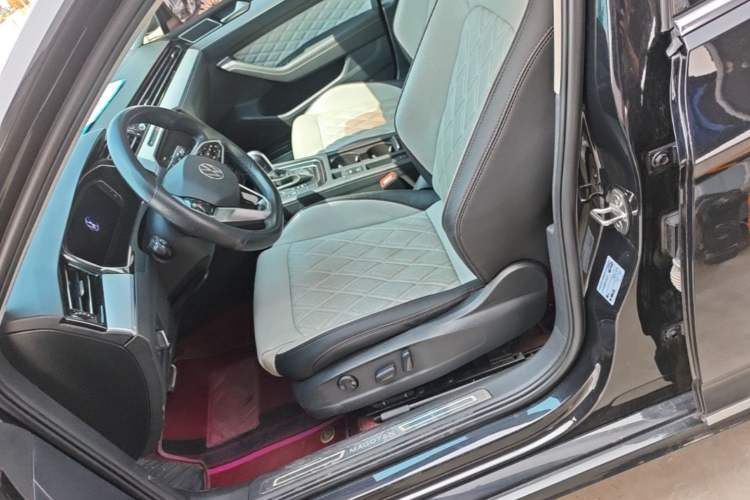Used Volkswagen Magotan 2023 2 Million Units Commemorative Edition 330TSI DSG Luxury Version Left Front Seat