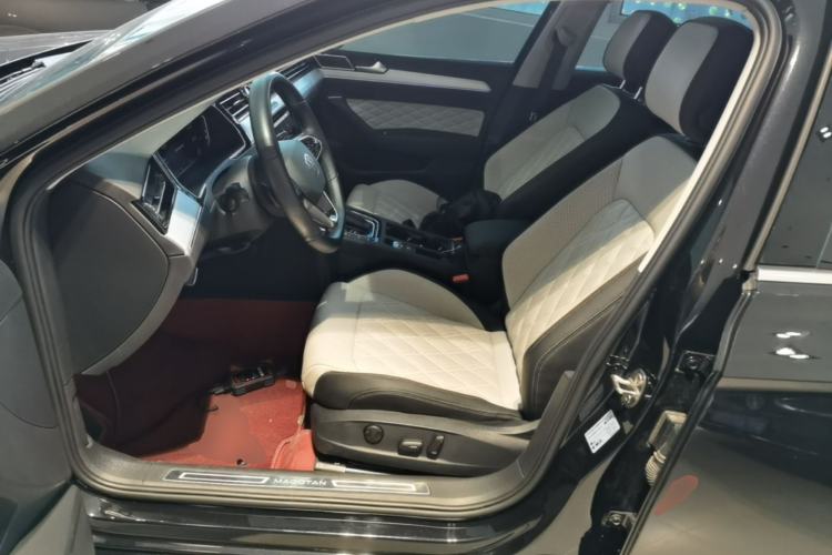 Used Volkswagen Magotan 2023 2 Million Units Commemorative Edition 330TSI DSG Luxury Version Left Front Seat