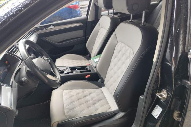 Used Volkswagen Magotan 2023 2 Million Units Limited Edition 330TSI DSG Leading Version Left Front Seat