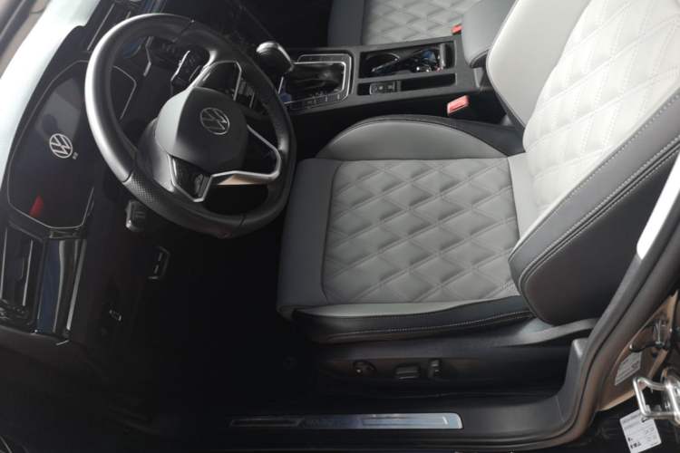 Used Volkswagen Magotan 2023 2 Million Units Limited Edition 330TSI DSG Leading Version Left Front Seat