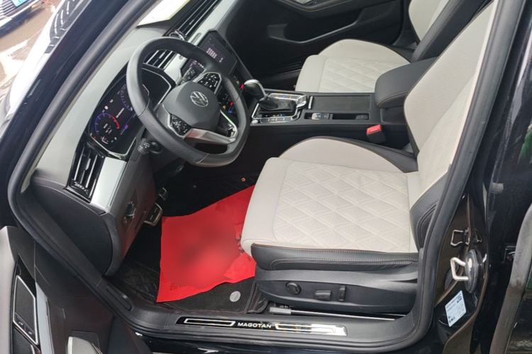 Used Volkswagen Magotan 2023 2 Million Units Commemorative Edition 330TSI DSG Luxury Version Left Front Seat