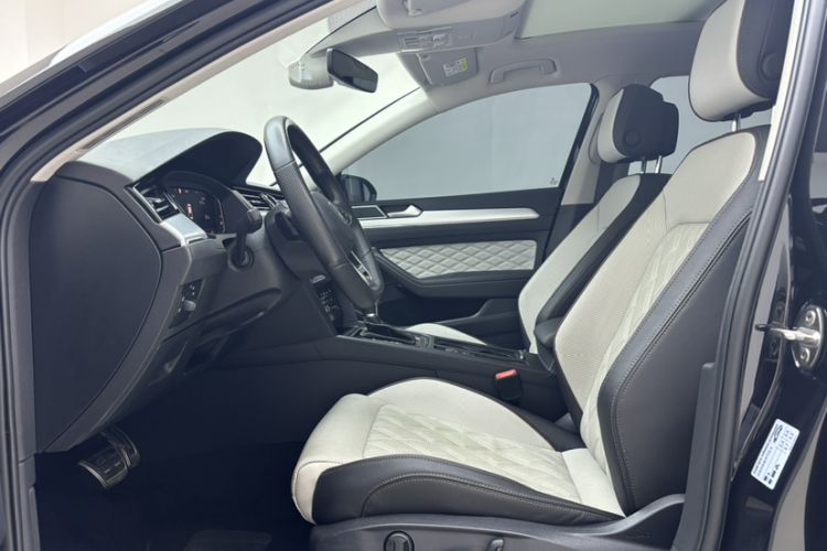 Used Volkswagen Magotan 2023 2 Million Units Commemorative Edition 330TSI DSG Luxury Version Left Front Seat
