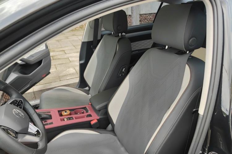 Used Volkswagen Magotan 2023 2 Million Units Commemorative Edition 330TSI DSG Luxury Version Left Front Seat