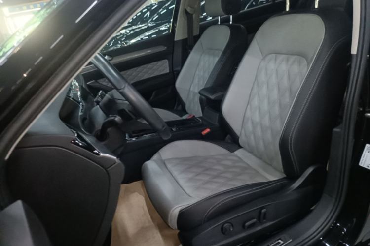 Used Volkswagen Magotan 2023 2 Million Units Limited Edition 330TSI DSG Leading Version Left Front Seat