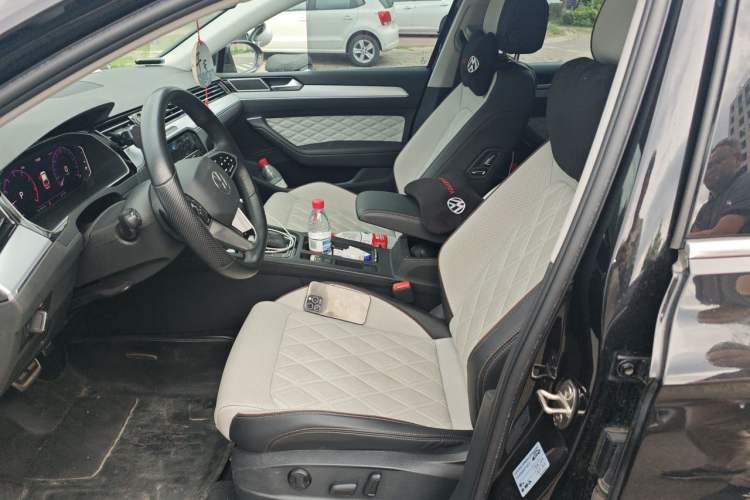 Used Volkswagen Magotan 2023 2 Million Units Commemorative Edition 330TSI DSG Luxury Version Left Front Seat
