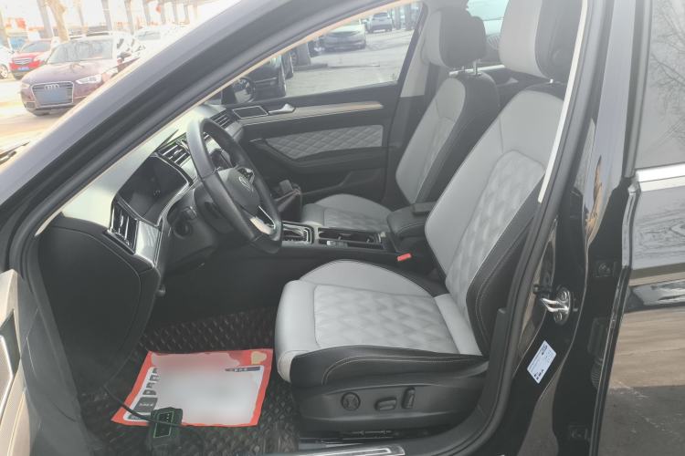 Used Volkswagen Magotan 2023 2 Million Units Limited Edition 330TSI DSG Leading Version Left Front Seat