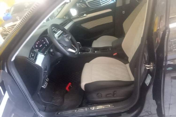 Used Volkswagen Magotan 2023 2 Million Units Commemorative Edition 330TSI DSG Luxury Version Left Front Seat