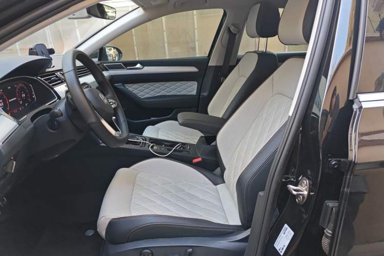 Used Volkswagen Magotan 2023 2 Million Units Commemorative Edition 330TSI DSG Luxury Version Left Front Seat