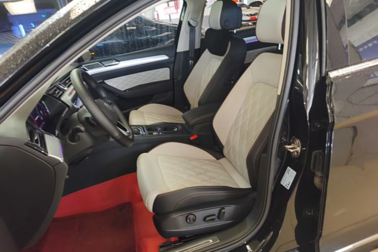 Used Volkswagen Magotan 2023 2 Million Units Commemorative Edition 330TSI DSG Luxury Version Left Front Seat