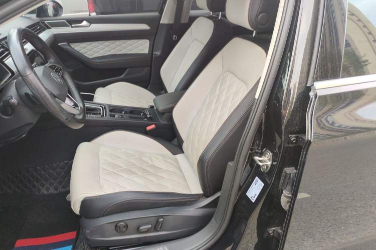 Used Volkswagen Magotan 2023 2 Million Units Commemorative Edition 330TSI DSG Luxury Version Left Front Seat