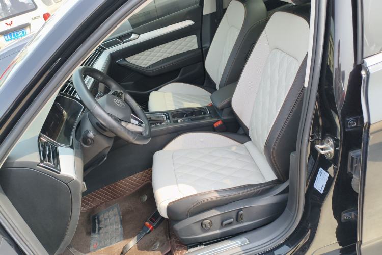 Used Volkswagen Magotan 2023 2 Million Units Commemorative Edition 330TSI DSG Luxury Version Left Front Seat