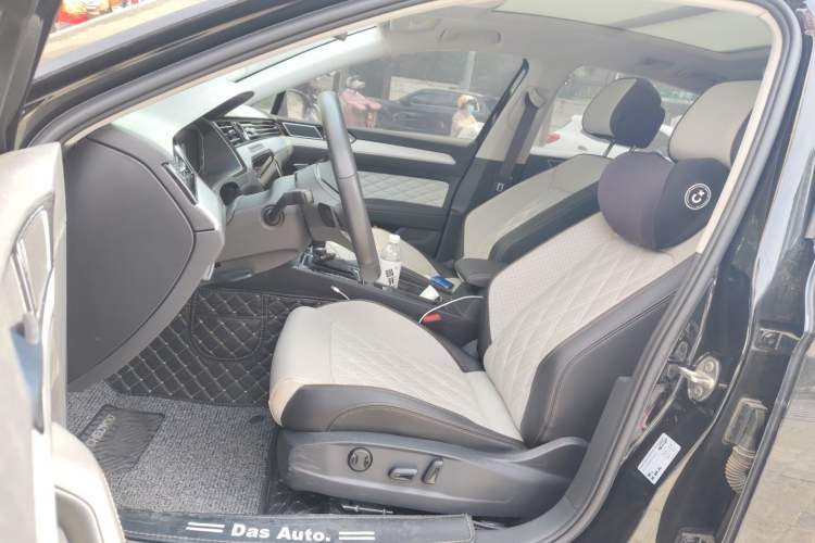 Used Volkswagen Magotan 2023 2 Million Units Commemorative Edition 330TSI DSG Luxury Version Left Front Seat
