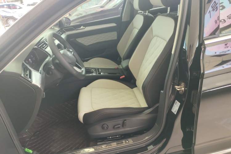 Used Volkswagen Magotan 2023 2 Million Units Commemorative Edition 330TSI DSG Luxury Version Left Front Seat