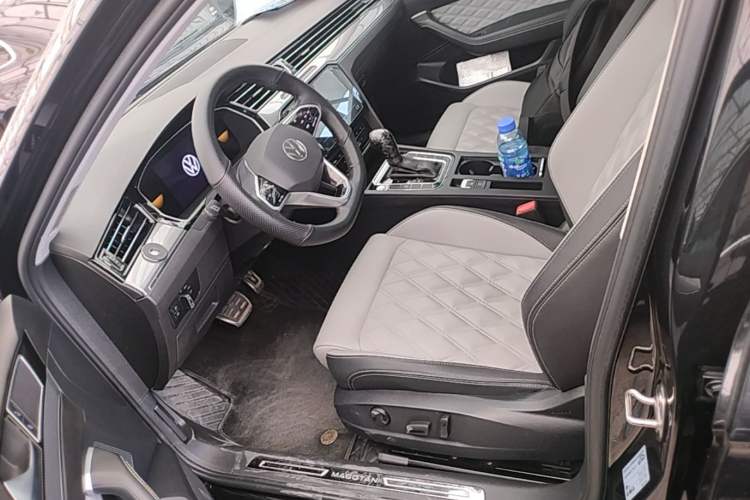 Used Volkswagen Magotan 2023 2 Million Units Limited Edition 330TSI DSG Leading Version Left Front Seat
