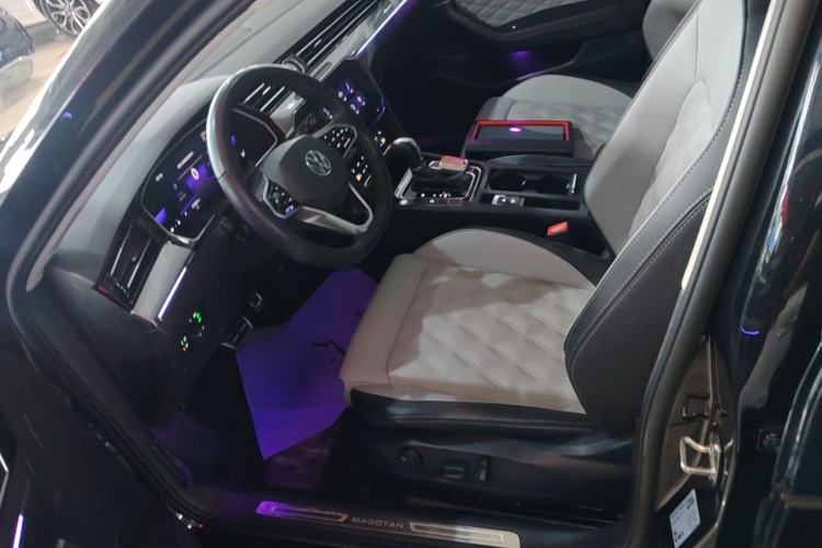 Used Volkswagen Magotan 2023 2 Million Units Limited Edition 330TSI DSG Leading Version Left Front Seat