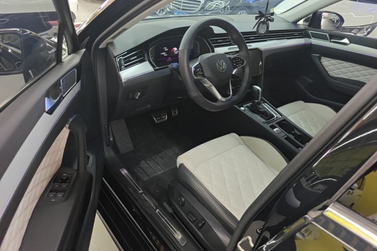 Used Volkswagen Magotan 2023 2 Million Units Commemorative Edition 330TSI DSG Luxury Version Left Front Seat