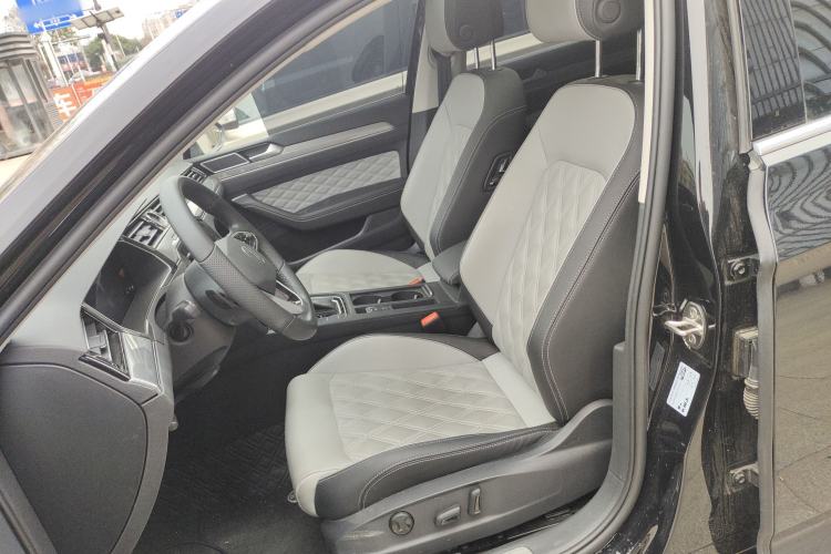 Used Volkswagen Magotan 2023 2 Million Units Limited Edition 330TSI DSG Leading Version Left Front Seat