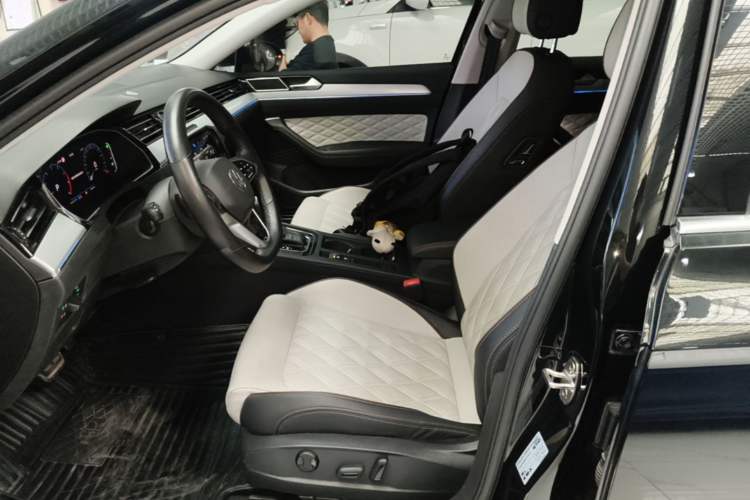 Used Volkswagen Magotan 2023 2 Million Units Commemorative Edition 330TSI DSG Luxury Version Left Front Seat