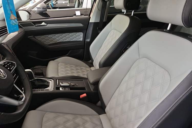 Used Volkswagen Magotan 2023 2 Million Units Limited Edition 330TSI DSG Leading Version Left Front Seat