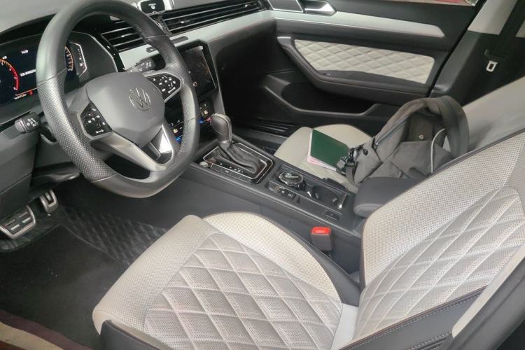 Used Volkswagen Magotan 2023 2 Million Units Commemorative Edition 330TSI DSG Luxury Version Left Front Seat