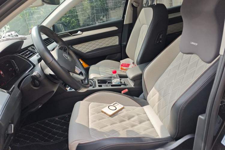 Used Volkswagen Magotan 2023 2 Million Units Commemorative Edition 330TSI DSG Luxury Version Left Front Seat